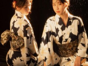 Kimono Noir à Fleurs